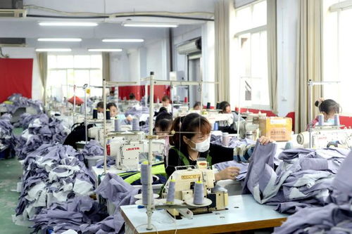 服裝廠里的臨時(shí)夫妻,已婚女工躺在我的懷里,讓我要她